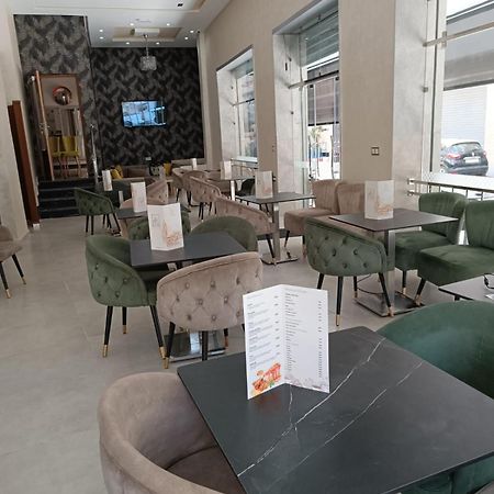 Town Rooms เกนิตรา ภายนอก รูปภาพ